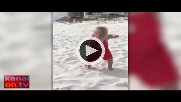 İlk kez kum gören çocuğun şaşkınlığı