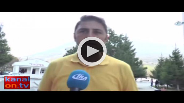 Kadraja sığmaya çalışan sevimli çocuğun azmi