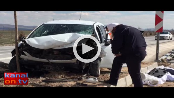 Konya’da refüje çarpan otomobilin sürücüsü yaşamını yitirdi