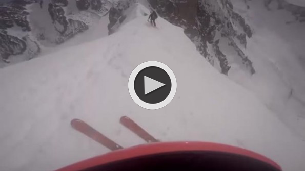 Kayakçılar dağın zirvesinden böyle indi