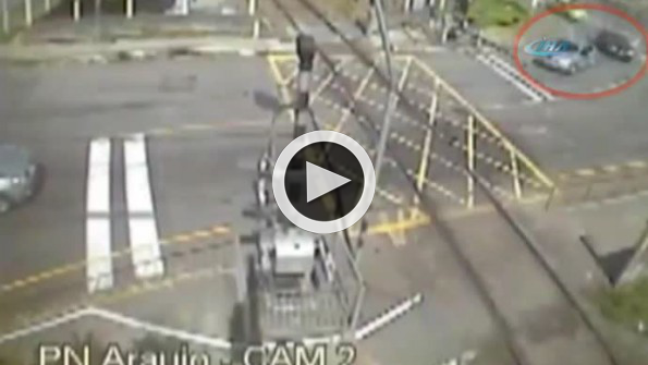 Tren otomobili biçti !