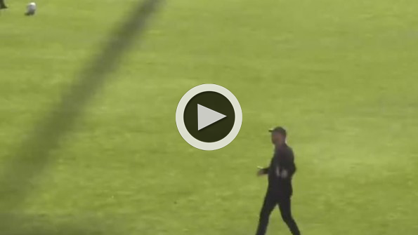 Lyon’un kalecisi Anthony Lopes taraftara saldırdı