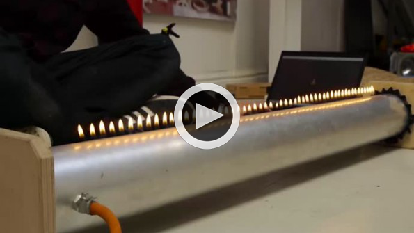 Tüpten çıkan alev ile müzik yaptı