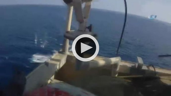 Korsanlarla çatışma anı kamerada