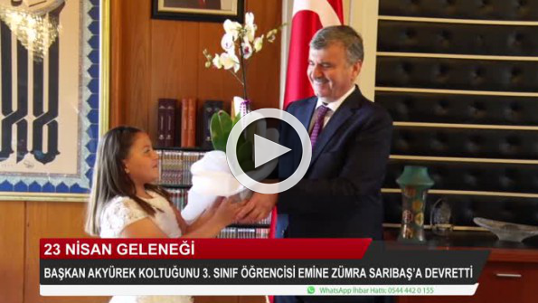 Başkan Akyürek’in koltuğuna oturan küçük Emine’nin Konyalılardan isteği