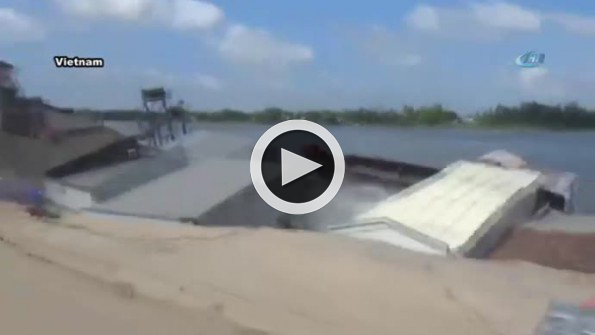 Nehir evleri böyle yuttu