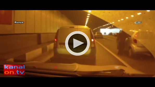 Kadın sürücü imkansızı başardı: Kendi arabası üzerinden geçti!