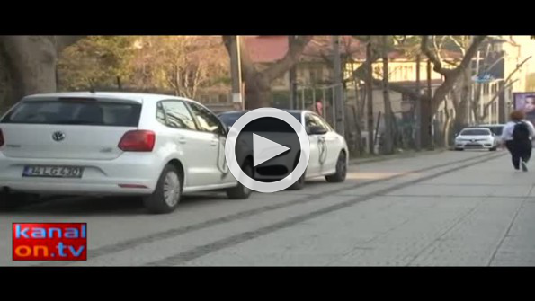 Hatalı park yapan araçlara vatandaştan boyalı ceza