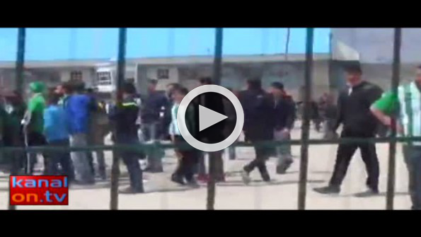 Maçta saha savaş alanına döndü!