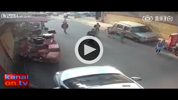 İki yaşındaki bebek balkondan düştü!