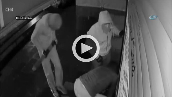 Ekmek kasasıyla saat hırsızlığı kamerada