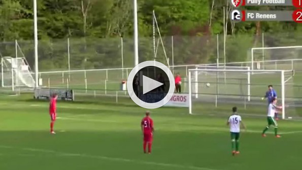 Kendi kalesine rövaşatayla gol attı!