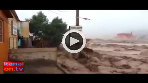 Sel suları ev ve araçları böyle sürükledi