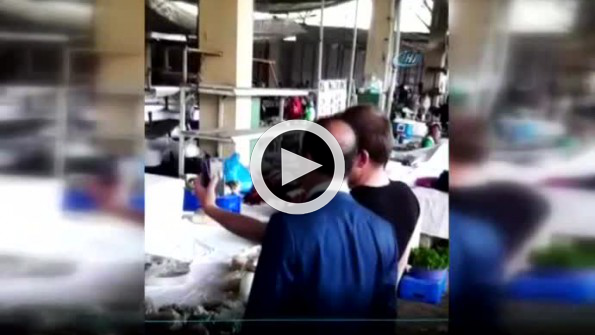 Selfie bahanesiyle belediye başkanına yumurtalı saldırı