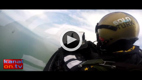 Türk Yıldızları ve Solotürk’ün gösterisi kokpit kamerasında
