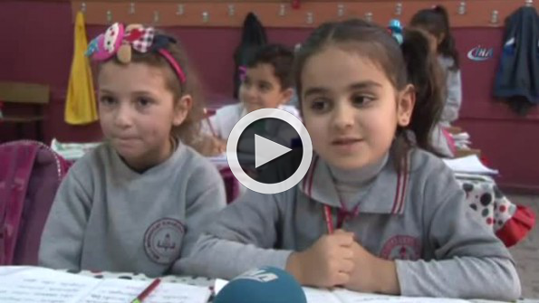 Özel harekatın videosu minik öğrencileri ağlattı