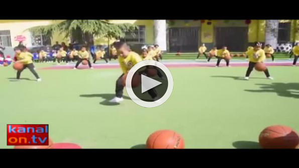 Çinli öğrencilerin muhteşem senkronize basket gösterisi