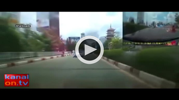 Önce otomobil ardından motosiklet çarptı