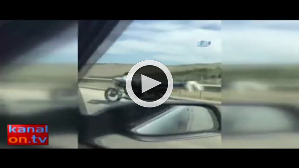 Motosiklet sürücüsü akılalmaz hareketiyle şoke etti!