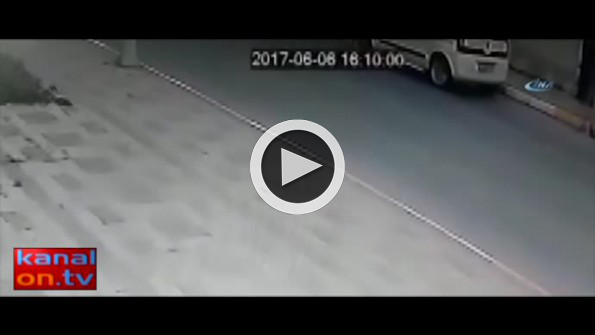 Park halindeki araca böyle çarptı