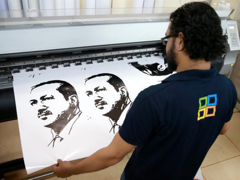 Katar da Erdoğan posterlerine büyük ilgi