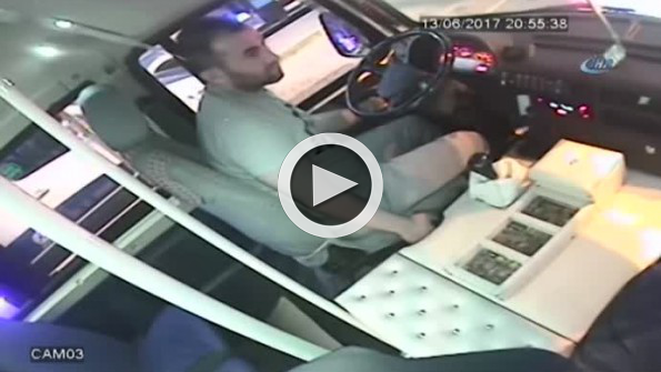 Minibüsteki paraları böyle çaldı