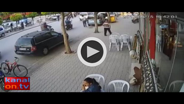 Motorize polis ekibinin kazası kamerada
