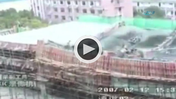 Beton yığını işçileri böyle yuttu