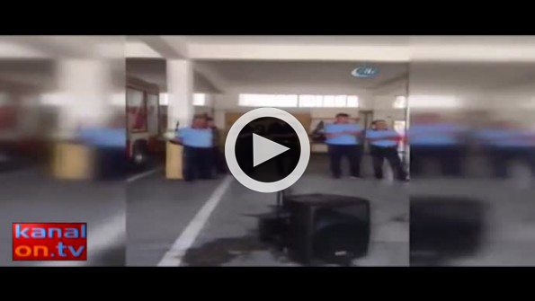 Mikrofonu eline alan itfaiye amiri böyle coştu!