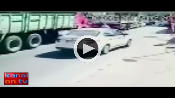 Yaşlı adam kamyonun altında böyle ezildi!