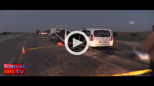 Konya’da hafif ticari araç kamyona çarptı: 3 ölü
