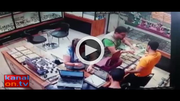 Tırnakçılık yöntemiyle hırsızlık kamerada