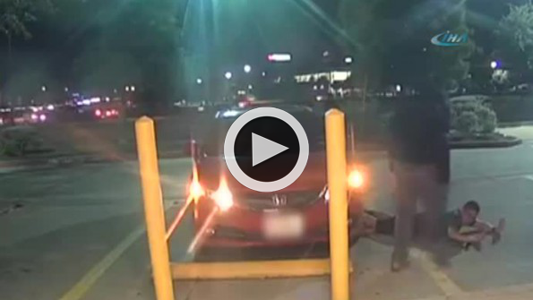 ATM’den para çeken adam silahlı hırsızın hedefi oldu!