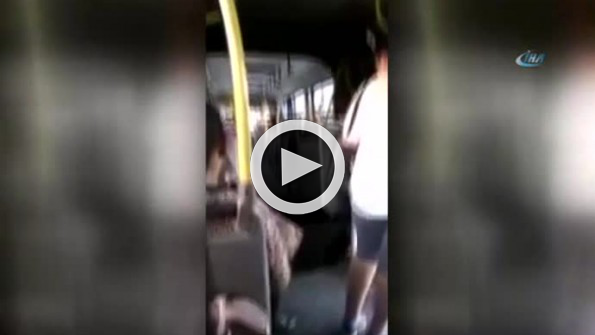 Otobüs seyir halindeyken ikiye bölündü