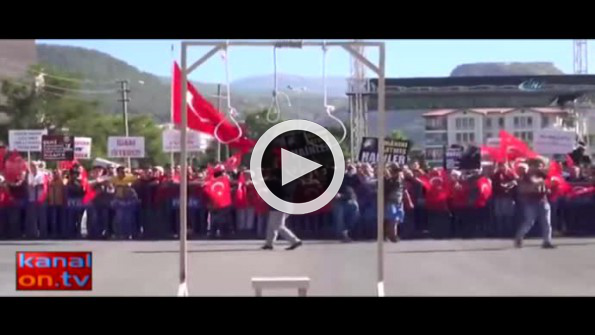 FETÖ’cü hainden tişörtlü pişkinlik