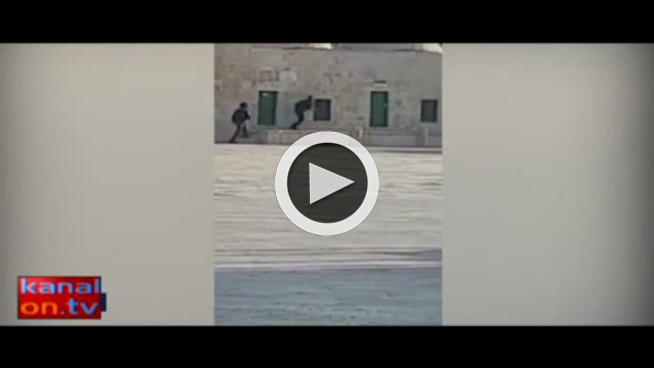 İsrail polisi Mescid-i Aksa’da 3 Filistinliyi katletti!