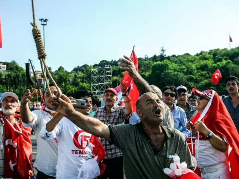 Binlerce vatandaş 15 Temmuz Şehitler Köprüsü’nde