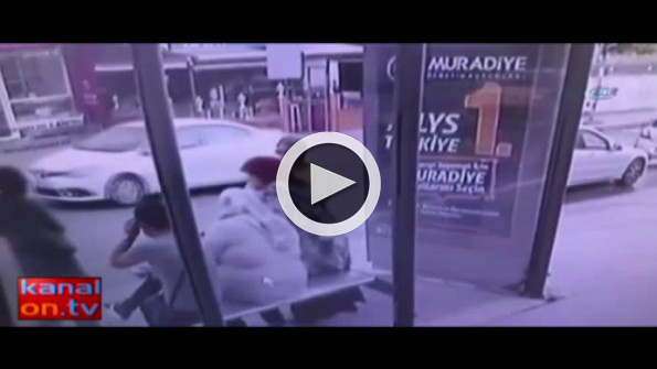 Üçüncü kişi oturduğu anda bank böyle çöktü