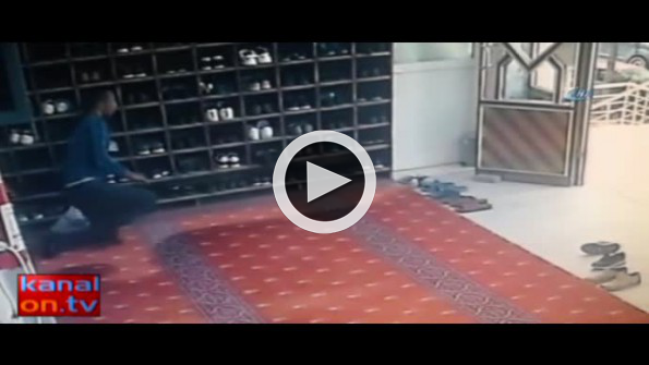 Seri hırsız son işinde cemaate yakalandı