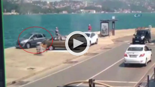 Otomobil denize uçtu: Bir adımla faciadan kurtuldu