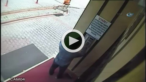 Başına kova geçiren bisiklet hırsızı bu kez jant çaldı