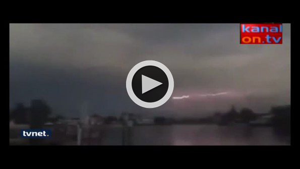 İstanbul’da yağış sırasında ürküten görüntü!