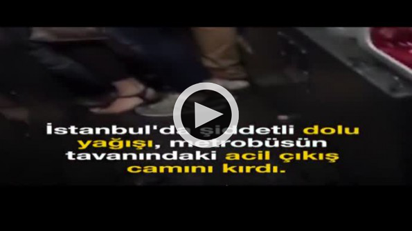 Dolu yağışı sırasında metrobüste dehşet anları!