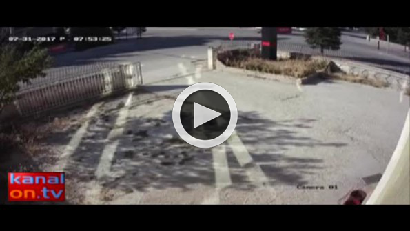 Konya’daki kaza anı kamerada! Minibüs motosiklete böyle çarptı