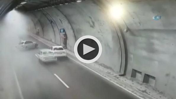 Tünelde zincirleme kaza: 1 ölü, 5 yaralı