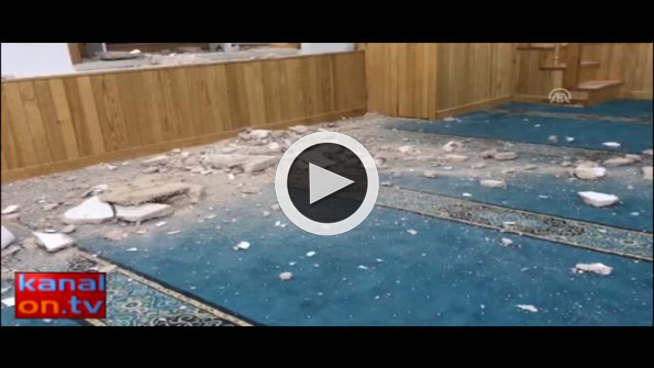 Konya’da caminin tavan sıvası çöktü