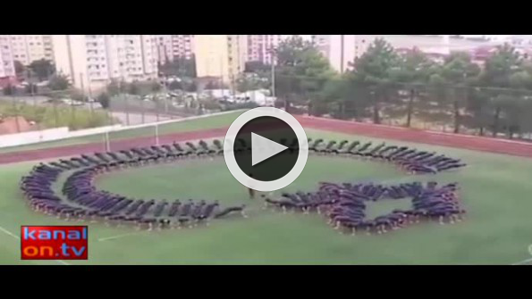 ’Allah’ diyerek şınav çeken PÖH’ler sosyal medyayı salladı