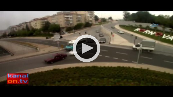 Çarptığı otomobili 100 metre sürükledi!