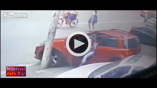 Kadın şoförün inanılmaz kazası: Ayağı böyle kırıldı!