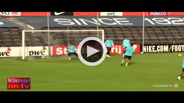 Van Persie Hollanda milli takımı antrenmanında döktürüyor!